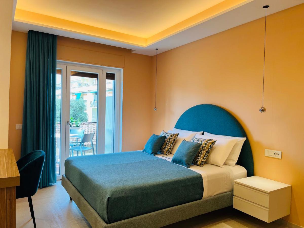 Yourhome - Lucrezia Suites ซอร์เรนโต ภายนอก รูปภาพ