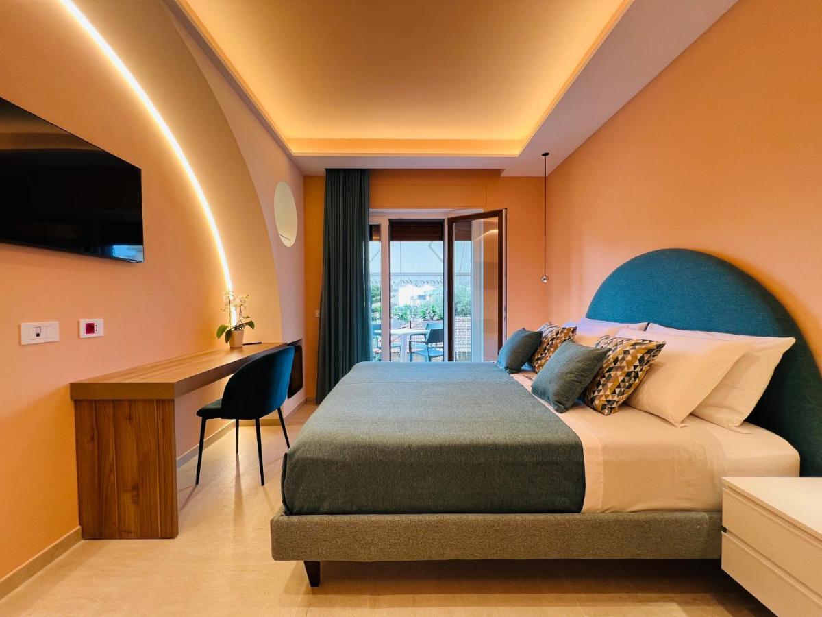 Yourhome - Lucrezia Suites ซอร์เรนโต ภายนอก รูปภาพ