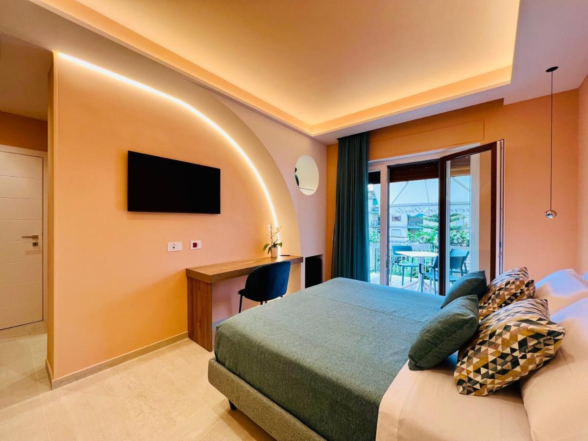 Yourhome - Lucrezia Suites ซอร์เรนโต ภายนอก รูปภาพ
